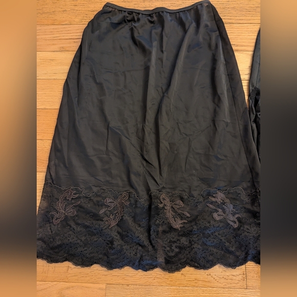 ☃️FLASH SALE☃️Vintage Black Silk Women's Slips And Accessories - Picture 6 of 10